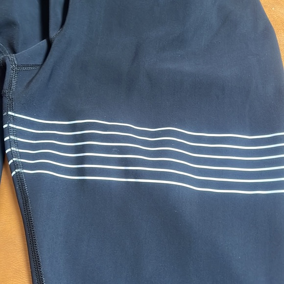 ALO Yoga work out pants. Size large. Asymmetrical stripes. - Picture 6 of 6